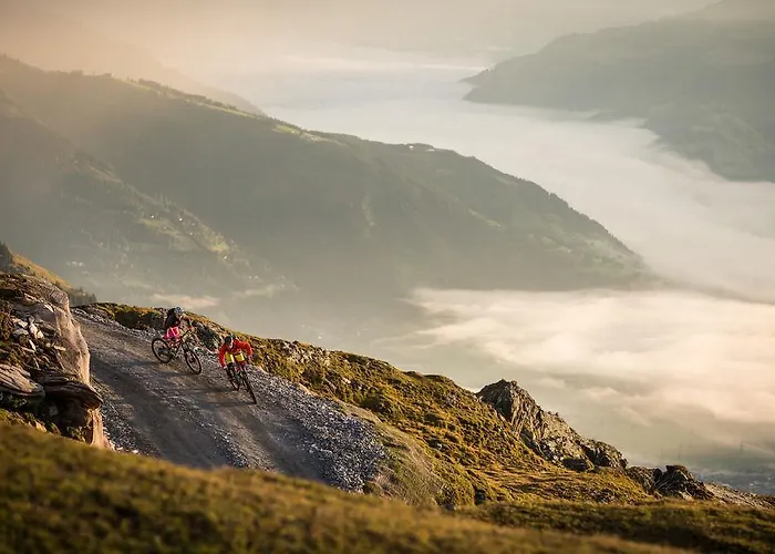 雄韦斯生活公寓酒店
